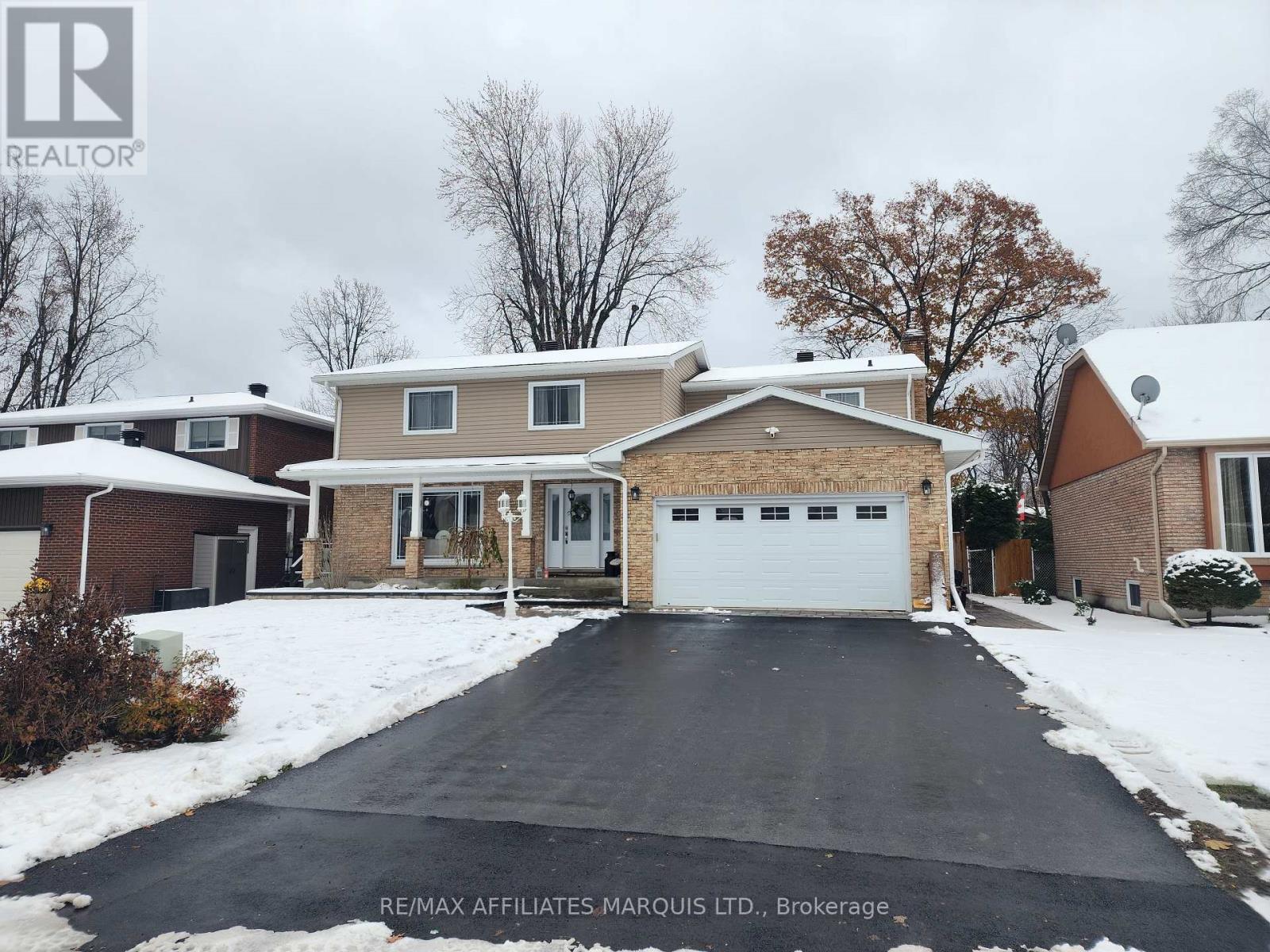 <h3>$770,000</h3><p>1612 Grant Avenue, Cornwall, Ontario</p>