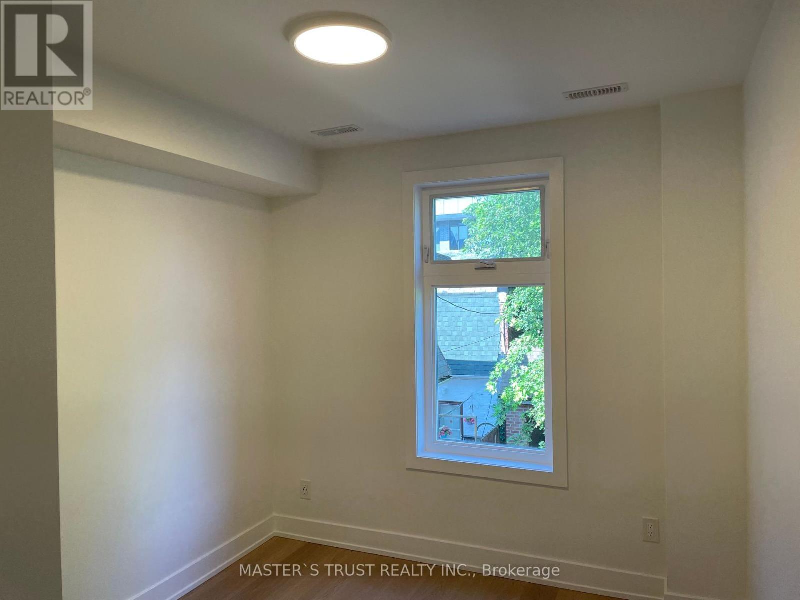 Unit2 - 370 Lippincott Street, Toronto, Ontario  M5S 2P7 - Photo 5 - C12664860