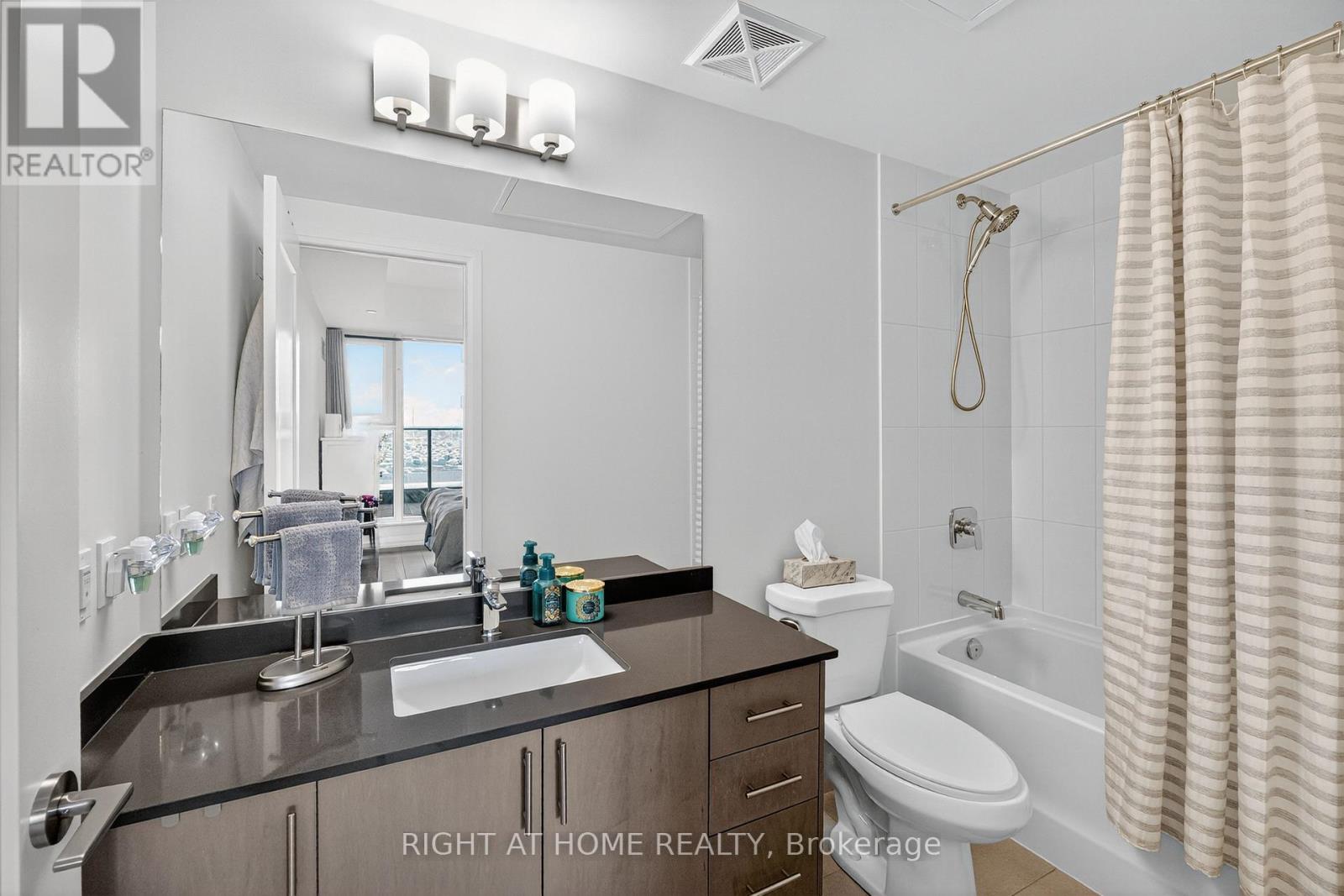 215 - 8960 Jane Street, Vaughan, Ontario  L4K 0N9 - Photo 8 - N12664852