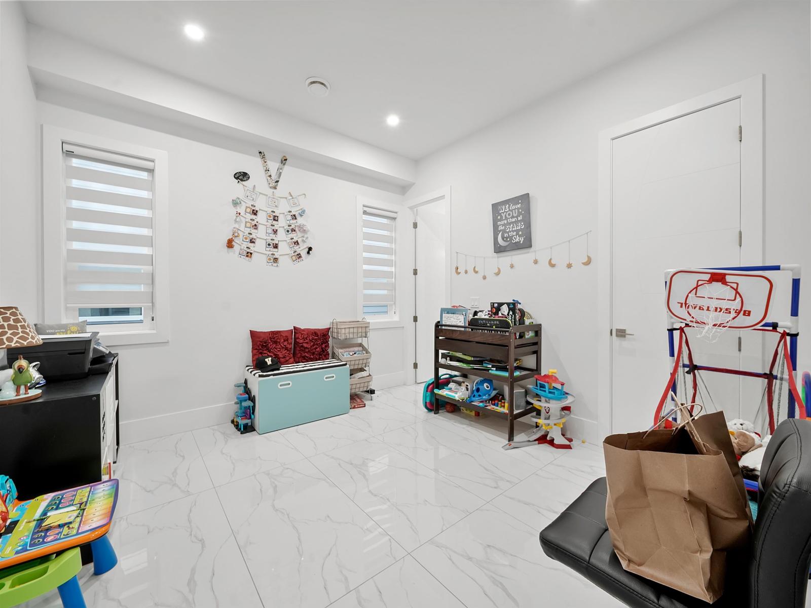 16158 96b Avenue, Surrey, British Columbia  V4N 5X2 - Photo 32 - R3076087