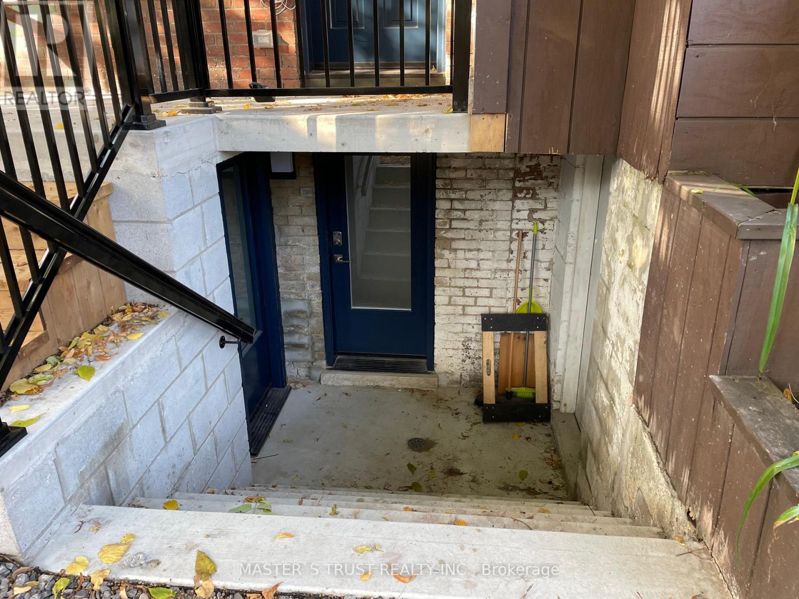 Lower Unit - 370 Lippincott Street, Toronto, Ontario  M5S 2P7 - Photo 2 - C12664908