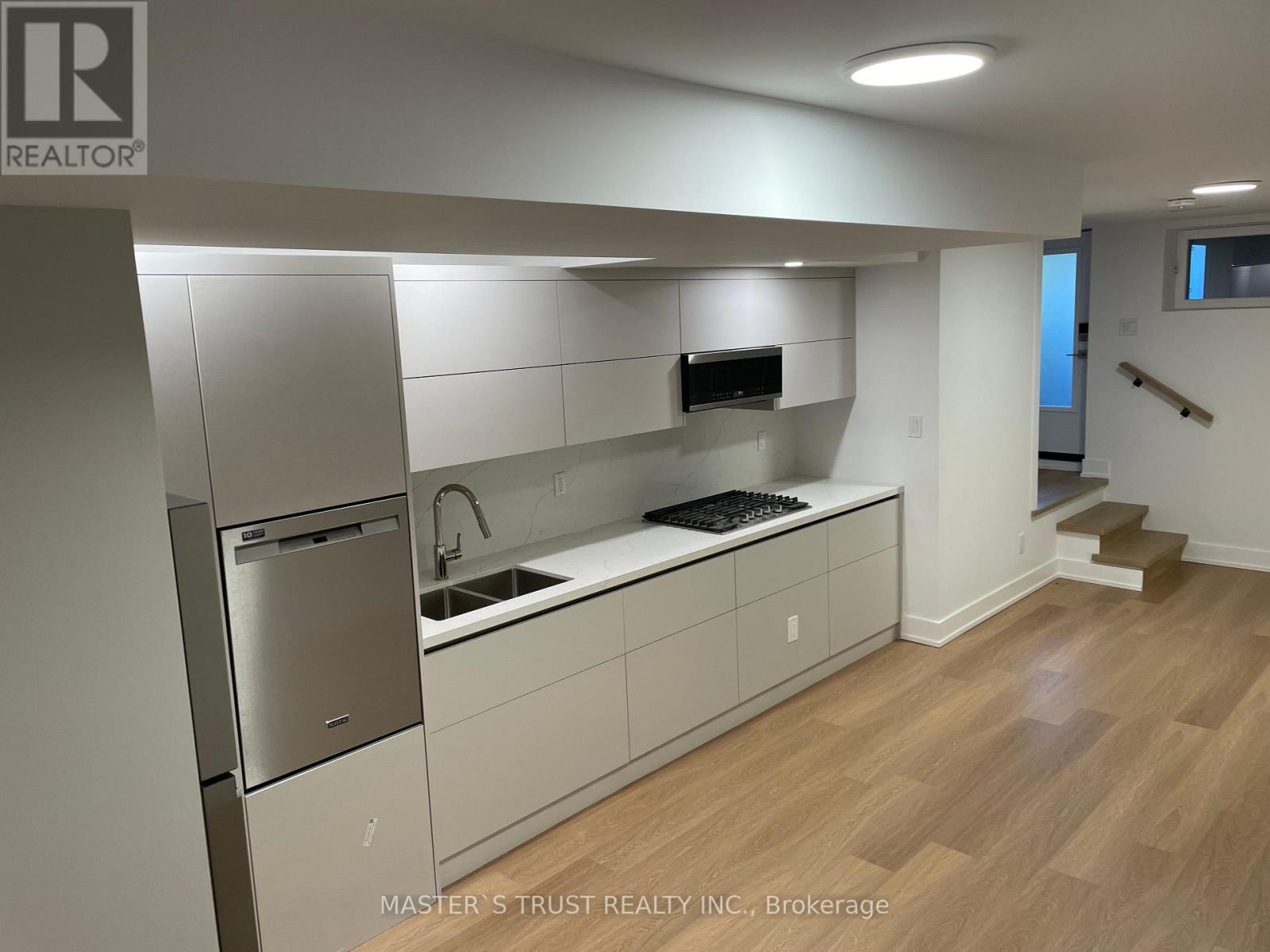 Lower Unit - 370 Lippincott Street, Toronto, Ontario  M5S 2P7 - Photo 4 - C12664908