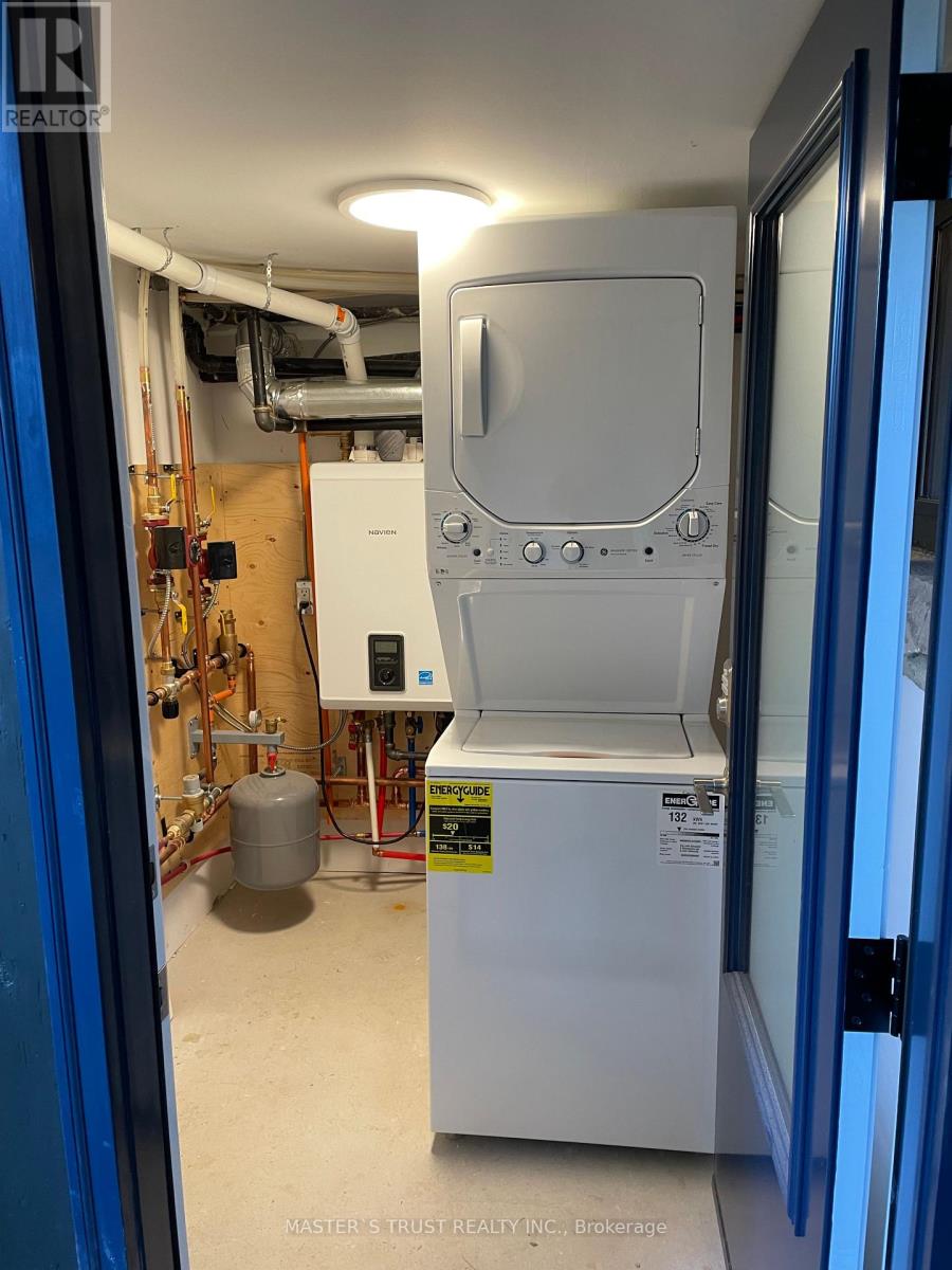 Lower Unit - 370 Lippincott Street, Toronto, Ontario  M5S 2P7 - Photo 7 - C12664908