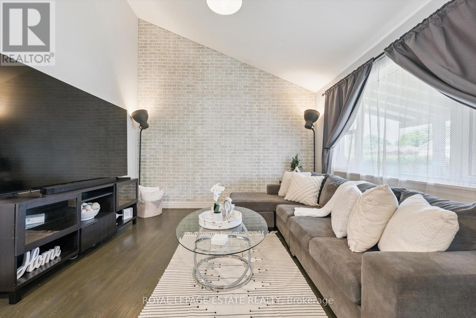 57 Nanwood Drive, Brampton, Ontario  L6W 1M1 - Photo 4 - W12664904