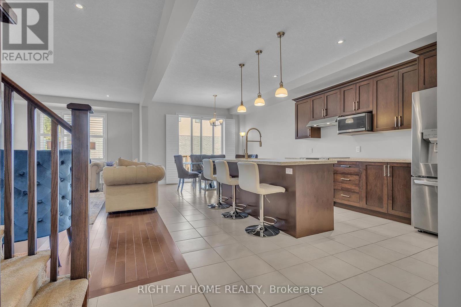 321 Carriage Way, Waterloo, Ontario  N2K 0C2 - Photo 10 - X12664900