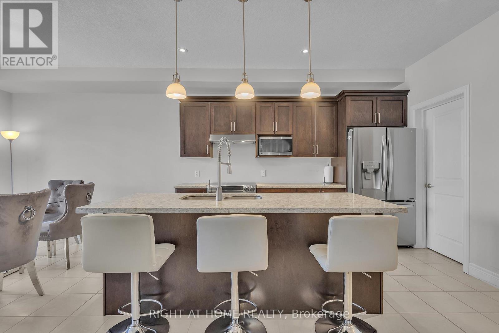 321 Carriage Way, Waterloo, Ontario  N2K 0C2 - Photo 11 - X12664900