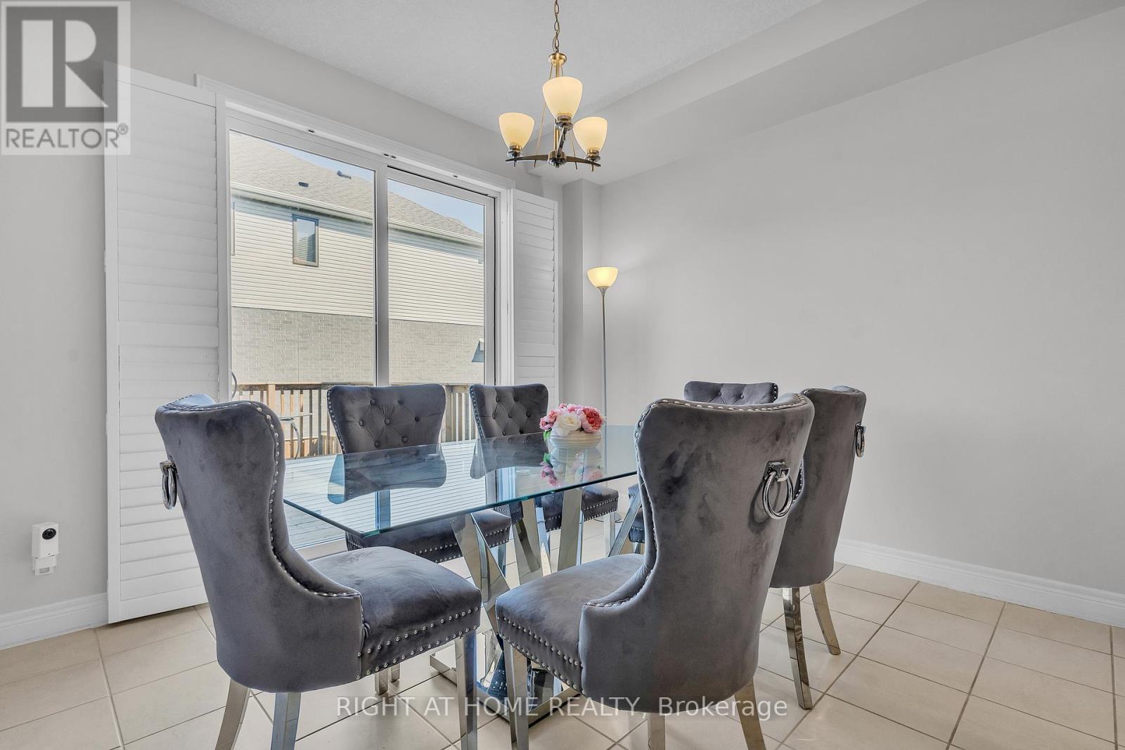 321 Carriage Way, Waterloo, Ontario  N2K 0C2 - Photo 19 - X12664900