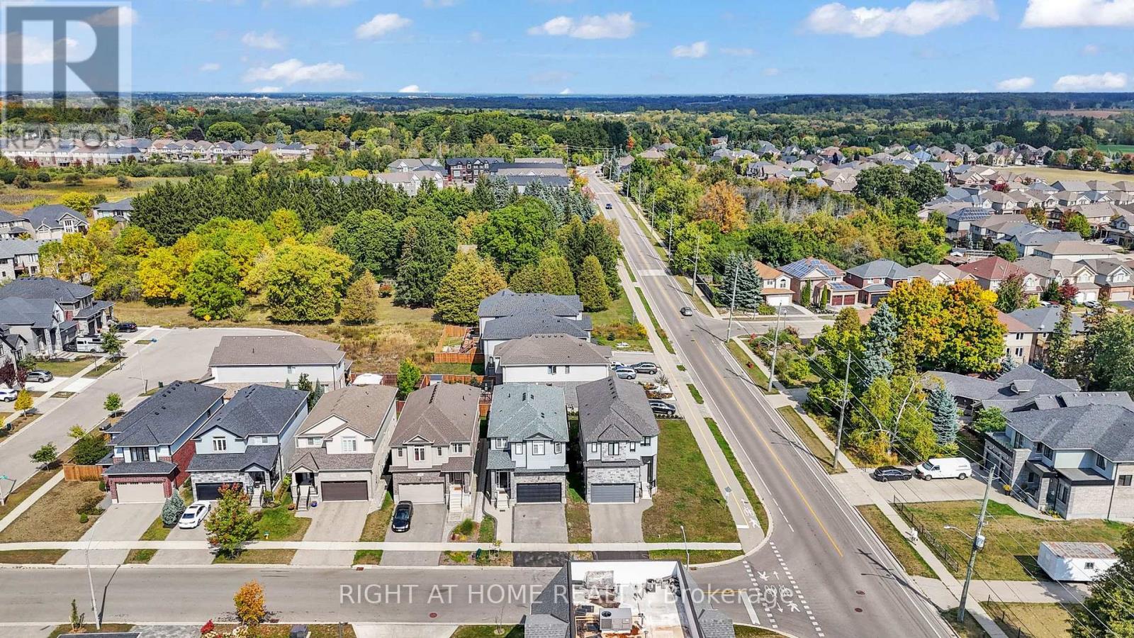 321 Carriage Way, Waterloo, Ontario  N2K 0C2 - Photo 3 - X12664900