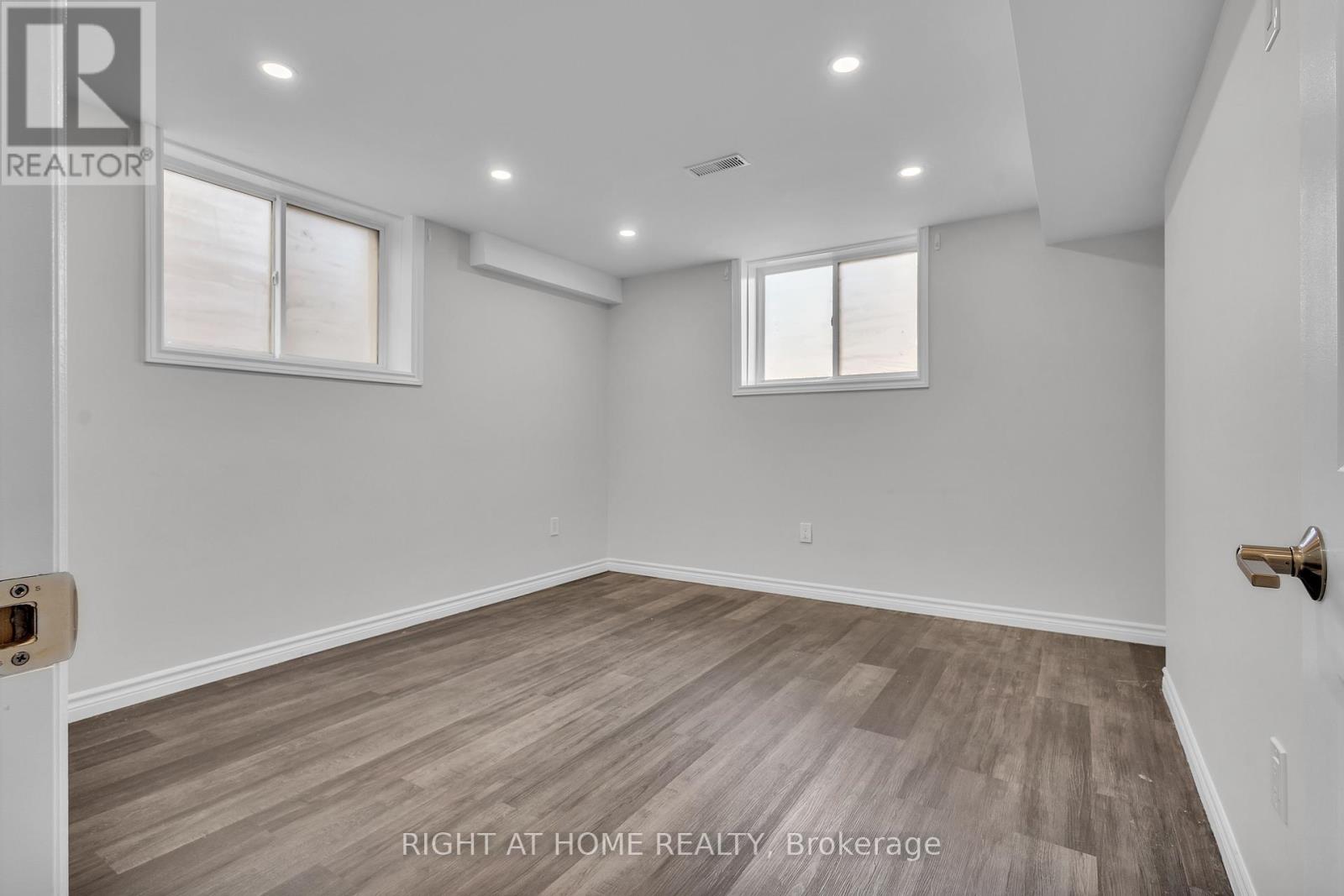 321 Carriage Way, Waterloo, Ontario  N2K 0C2 - Photo 41 - X12664900