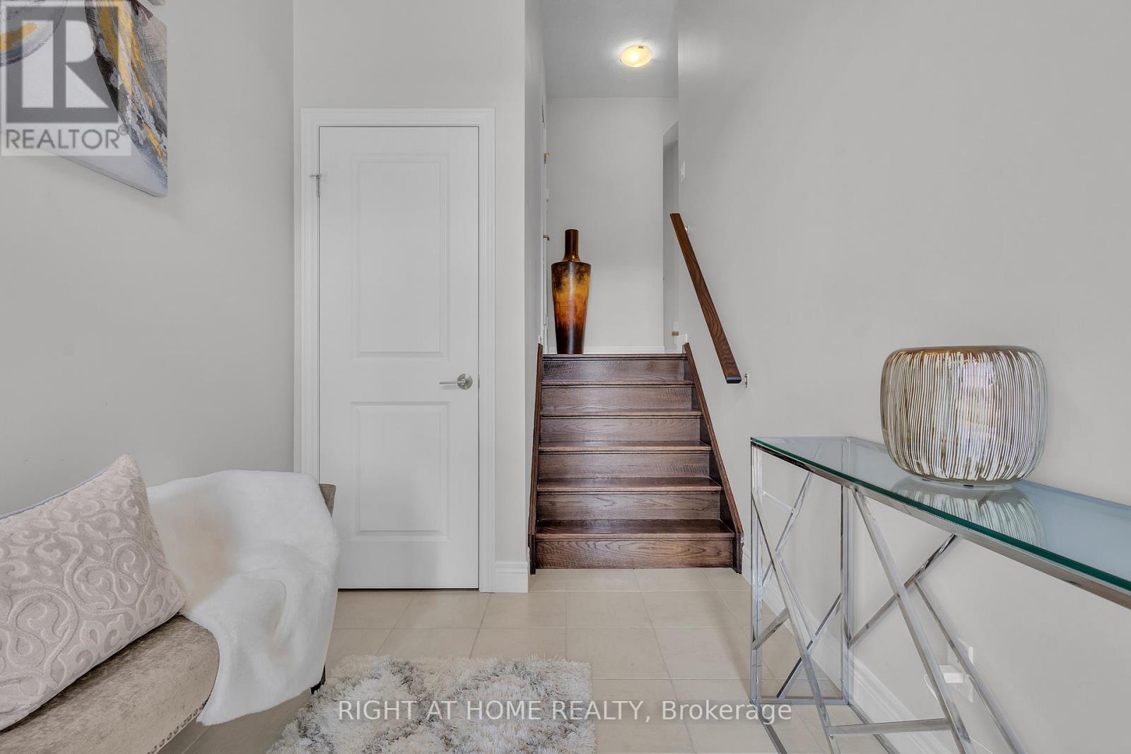 321 Carriage Way, Waterloo, Ontario  N2K 0C2 - Photo 9 - X12664900