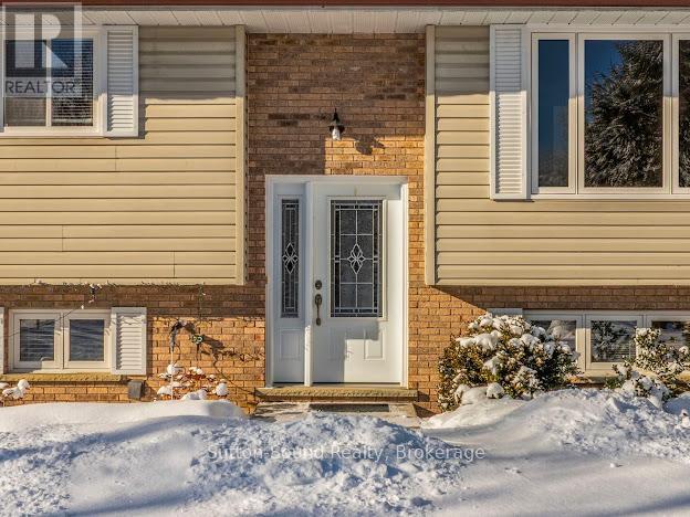 240135 Wilcox Side Road, Georgian Bluffs, Ontario N4K 5N7 - Photo 4 - X12664992