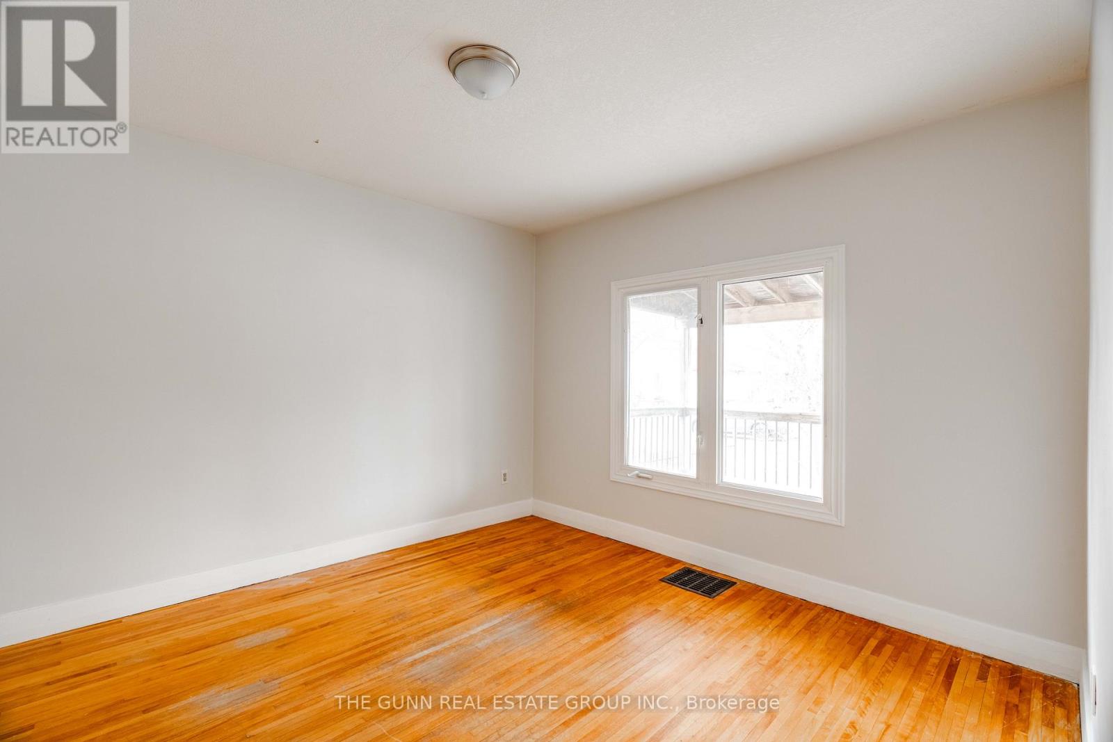 Photo 19 of 46 for 118 St Julien Street W