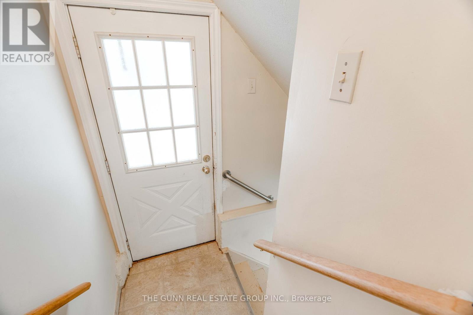 Photo 26 of 46 for 118 St Julien Street W