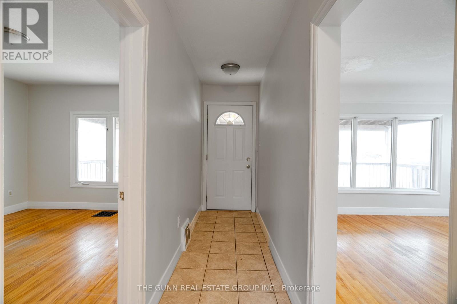 Photo 7 of 46 for 118 St Julien Street W