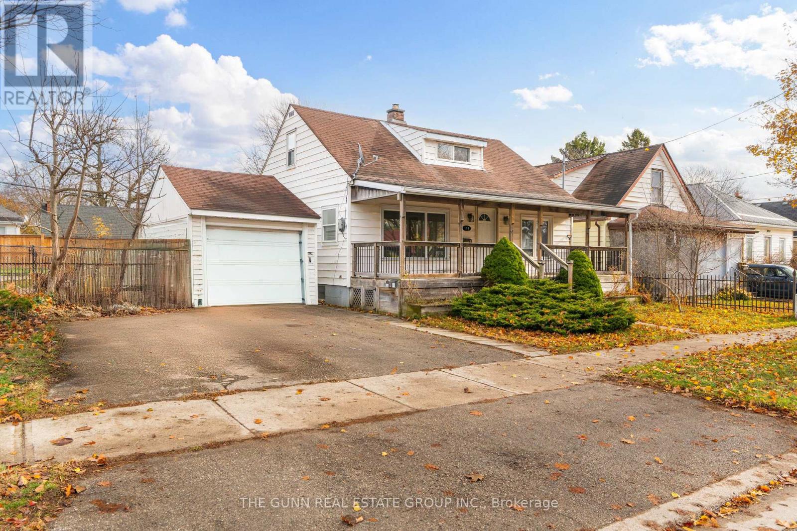 Photo 9 of 46 for 118 St Julien Street W