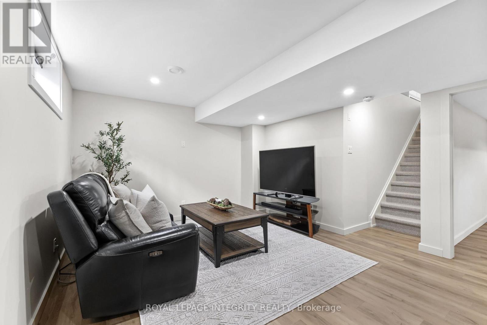 204 Hybrid Street, Russell, Ontario  K0A 1W0 - Photo 21 - X12467637