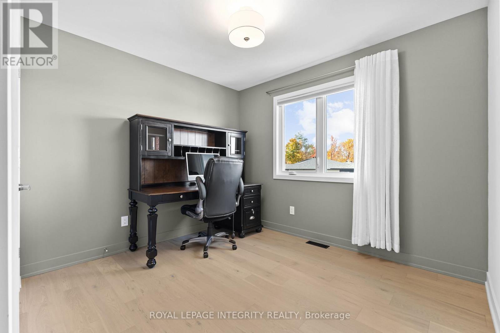 204 Hybrid Street, Russell, Ontario  K0A 1W0 - Photo 18 - X12467637