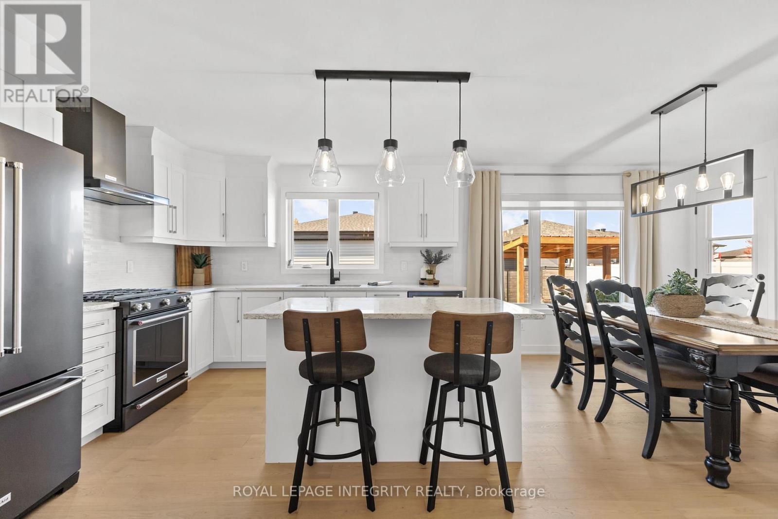 204 Hybrid Street, Russell, Ontario  K0A 1W0 - Photo 8 - X12467637