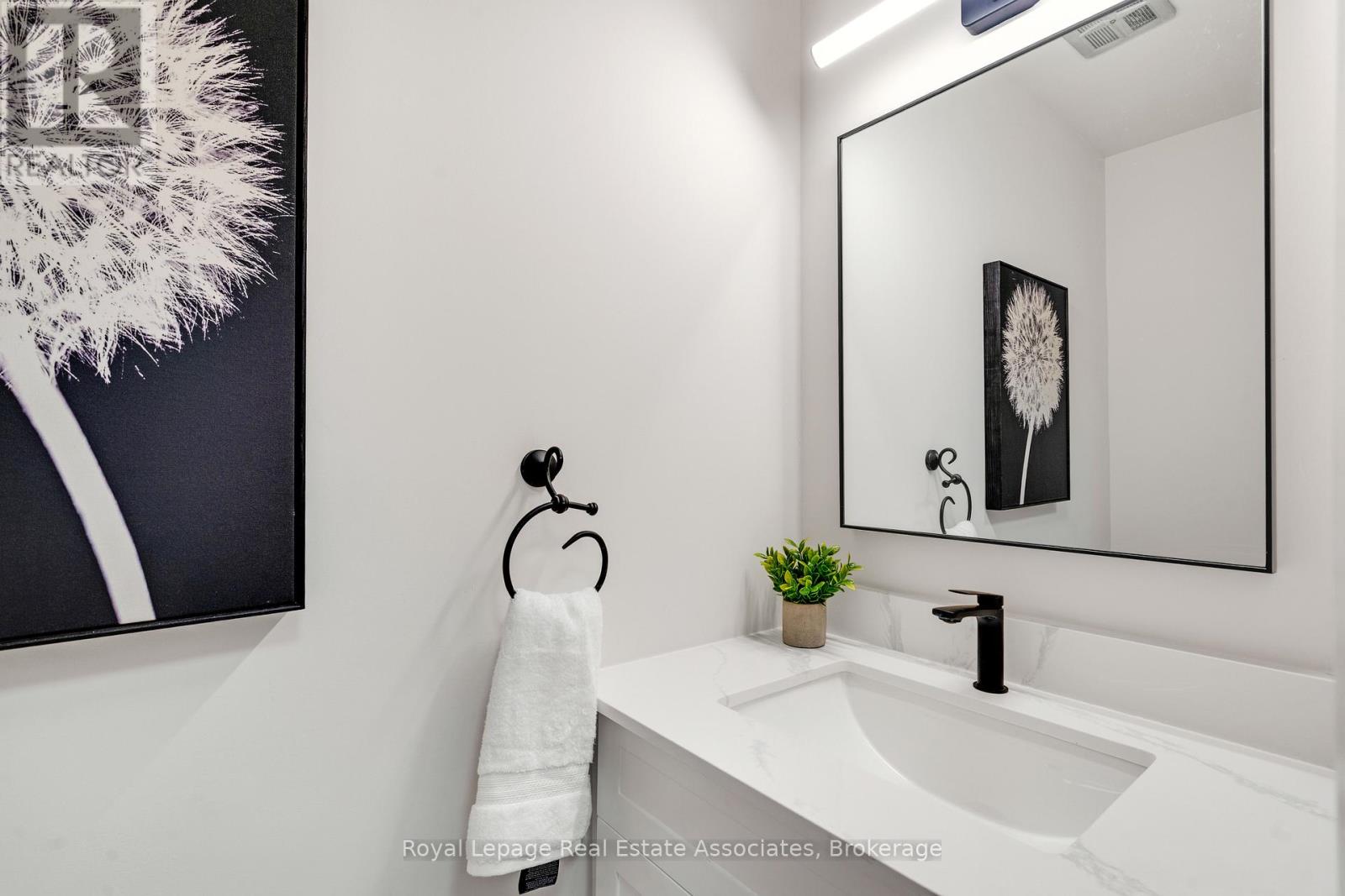 57 - 2605 Woodchester Drive, Mississauga, Ontario  L5K 2E3 - Photo 8 - W12507234