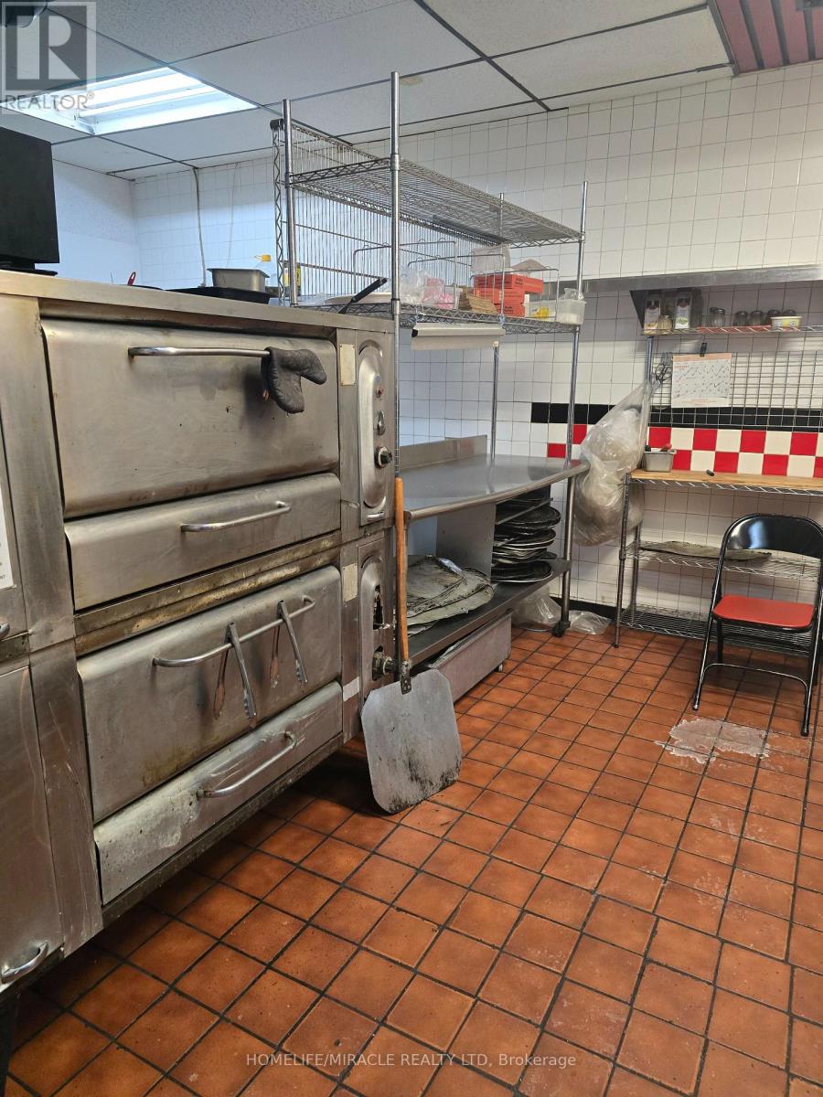 202 - 1240 Simcoe Street N, Oshawa, Ontario  L1G 4X3 - Photo 3 - E12615342