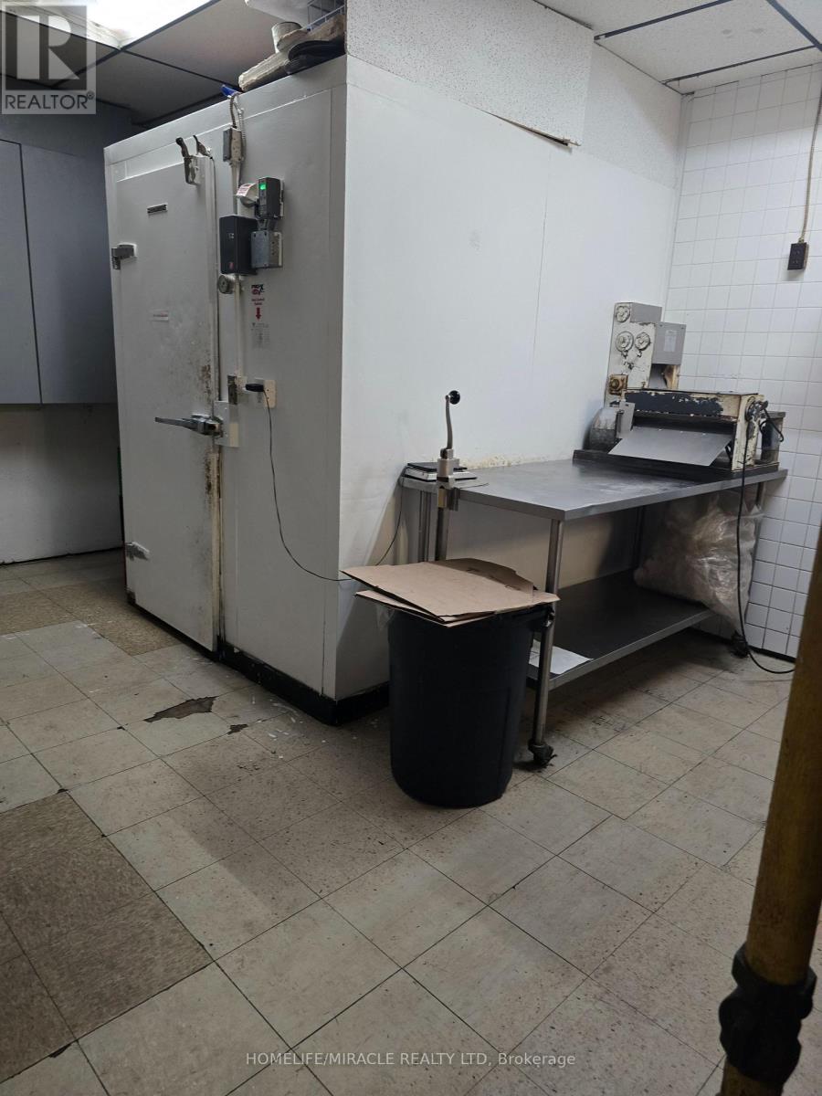 202 - 1240 Simcoe Street N, Oshawa, Ontario  L1G 4X3 - Photo 4 - E12615342