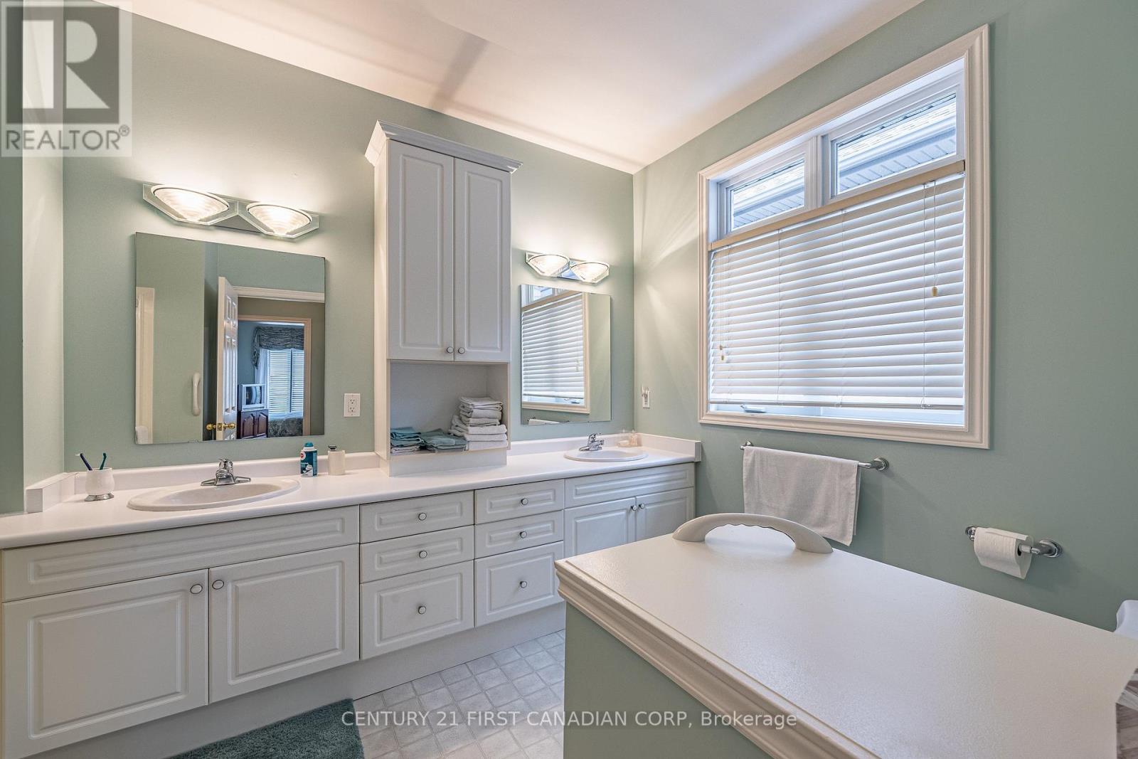 335 Chambers Avenue, London North, Ontario  N5X 4K7 - Photo 29 - X12665006