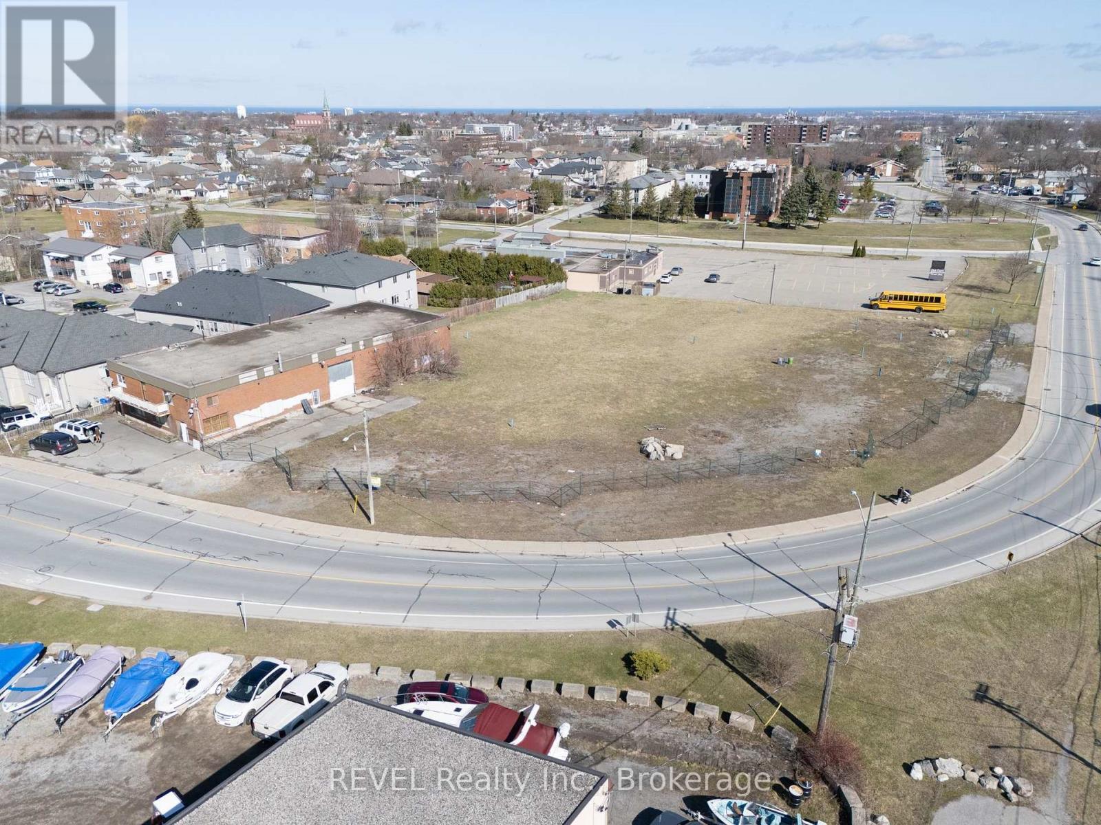 75 Ormond Street S, Thorold, Ontario  L2V 3E9 - Photo 1 - X12665010