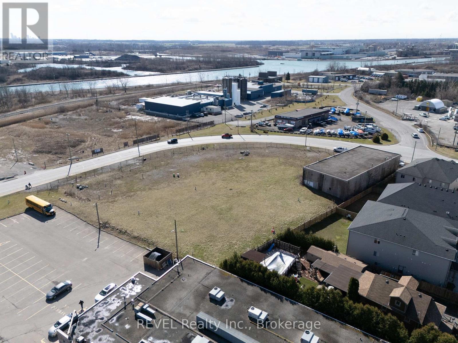 75 Ormond Street S, Thorold, Ontario  L2V 3E9 - Photo 3 - X12665010