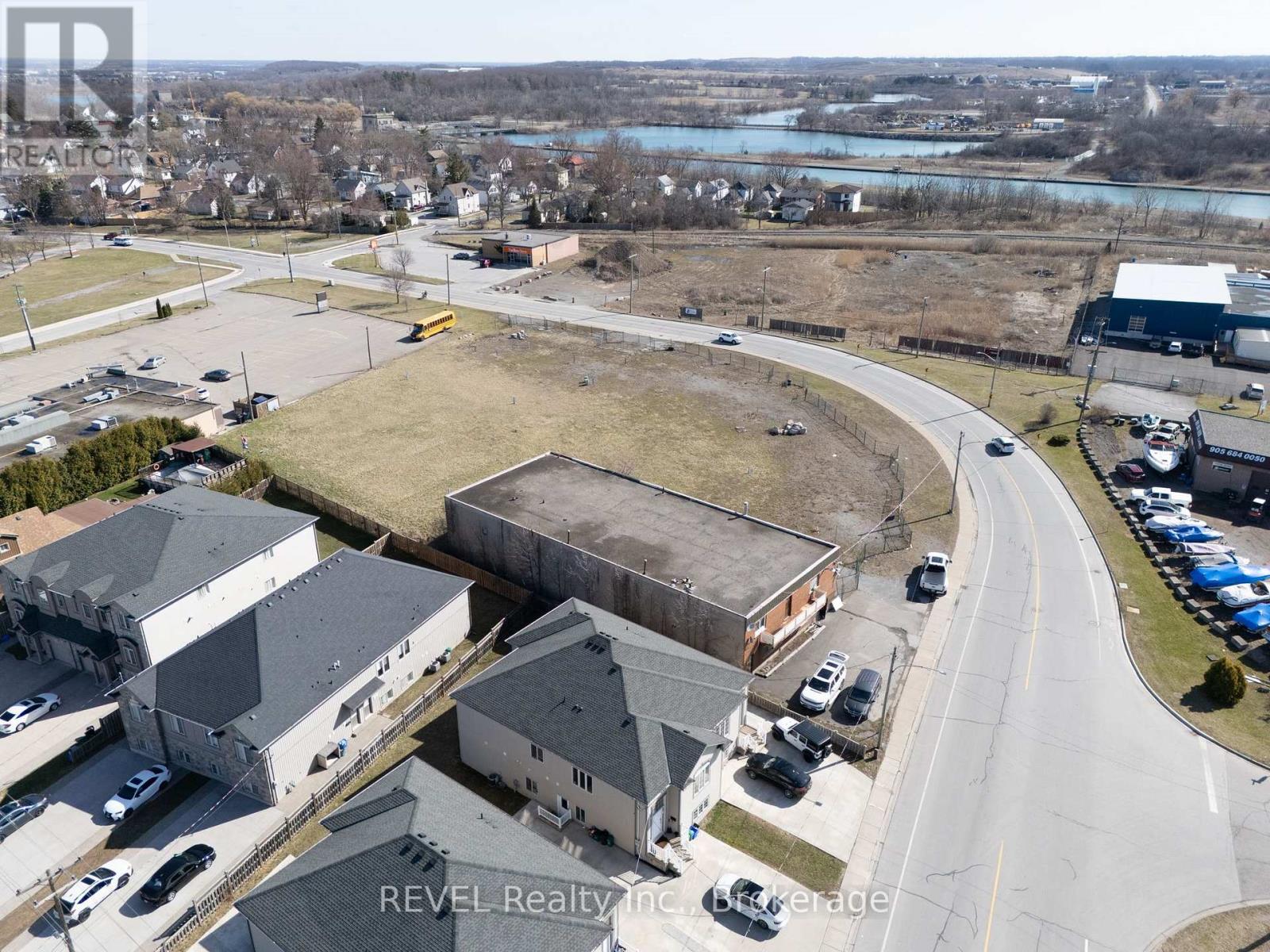 75 Ormond Street S, Thorold, Ontario  L2V 3E9 - Photo 4 - X12665010