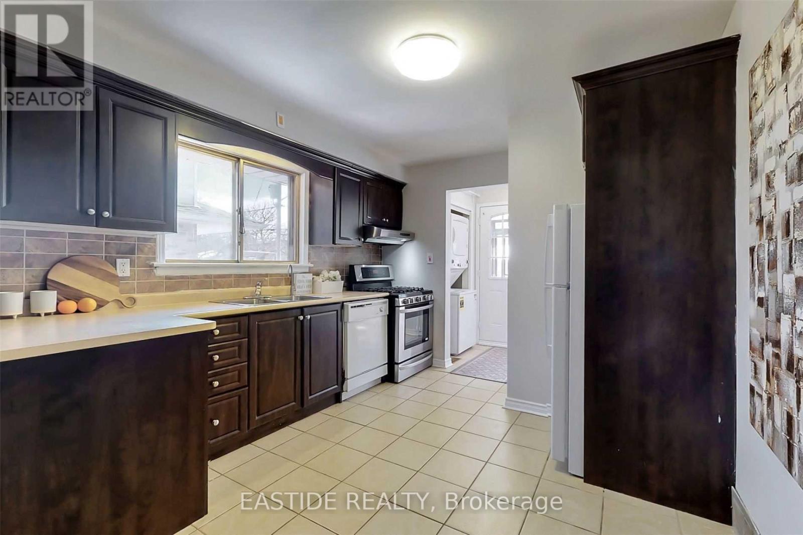 131 Roywood Drive, Toronto, Ontario  M3A 2E2 - Photo 4 - C12664926