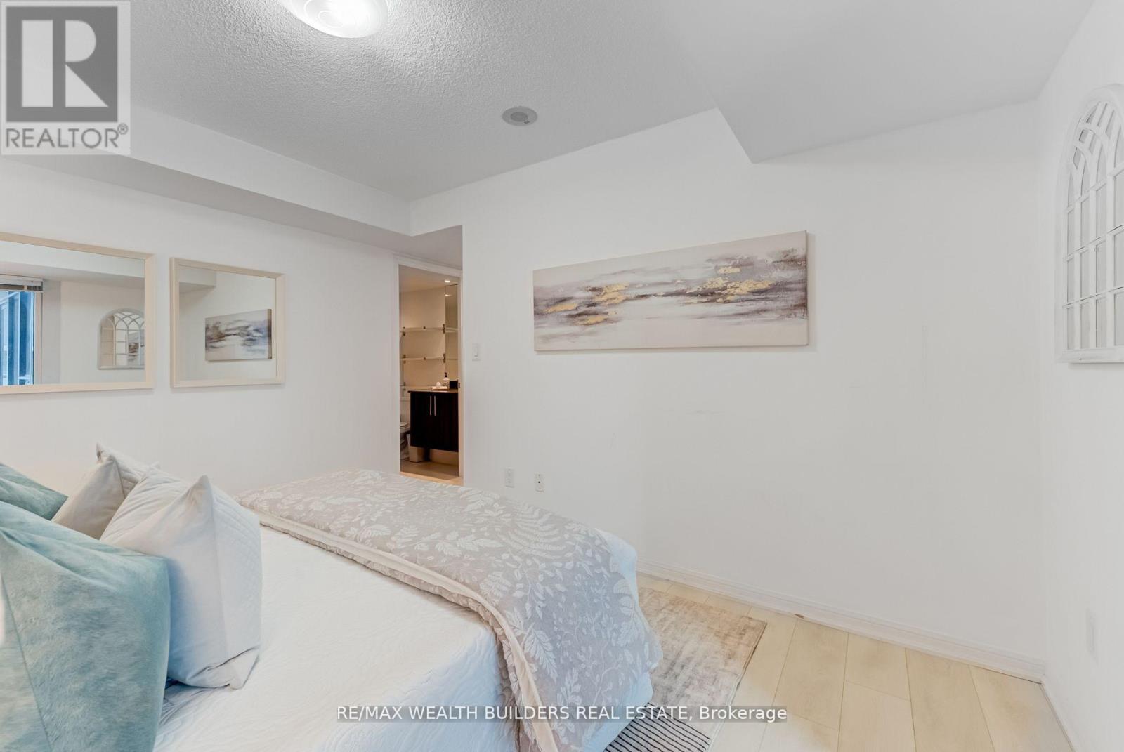 2322 - 400 Adelaide Street E, Toronto, Ontario  M5A 4S3 - Photo 15 - C12665030