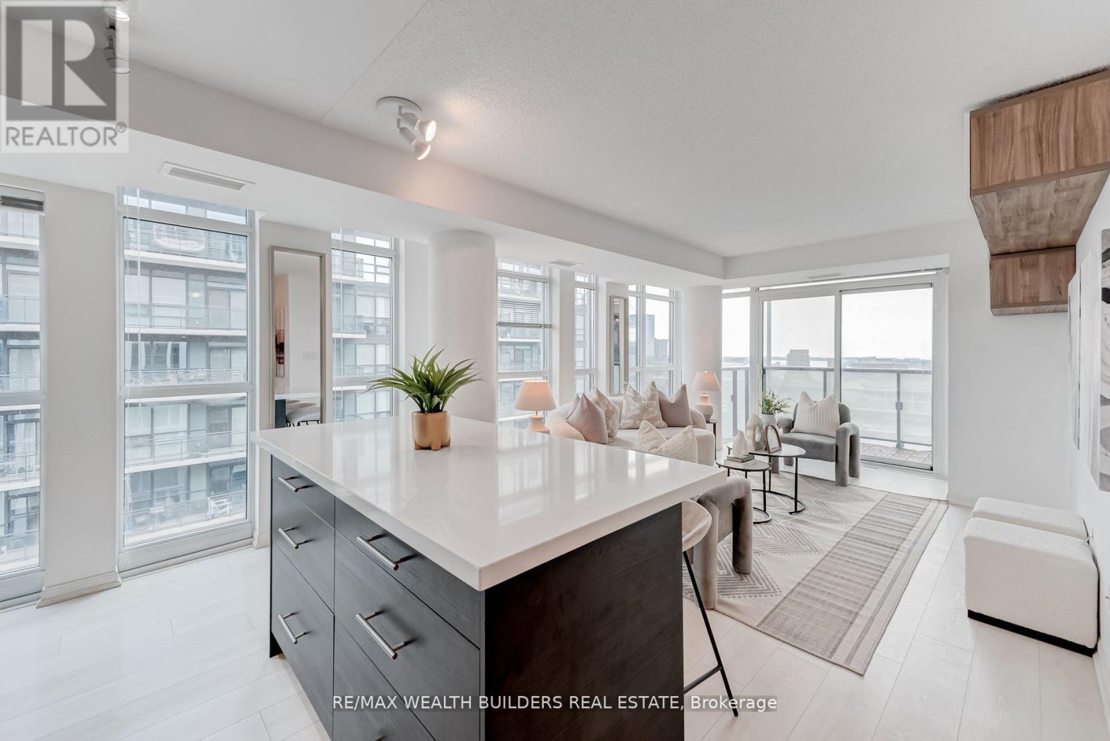 2322 - 400 Adelaide Street E, Toronto, Ontario  M5A 4S3 - Photo 5 - C12665030