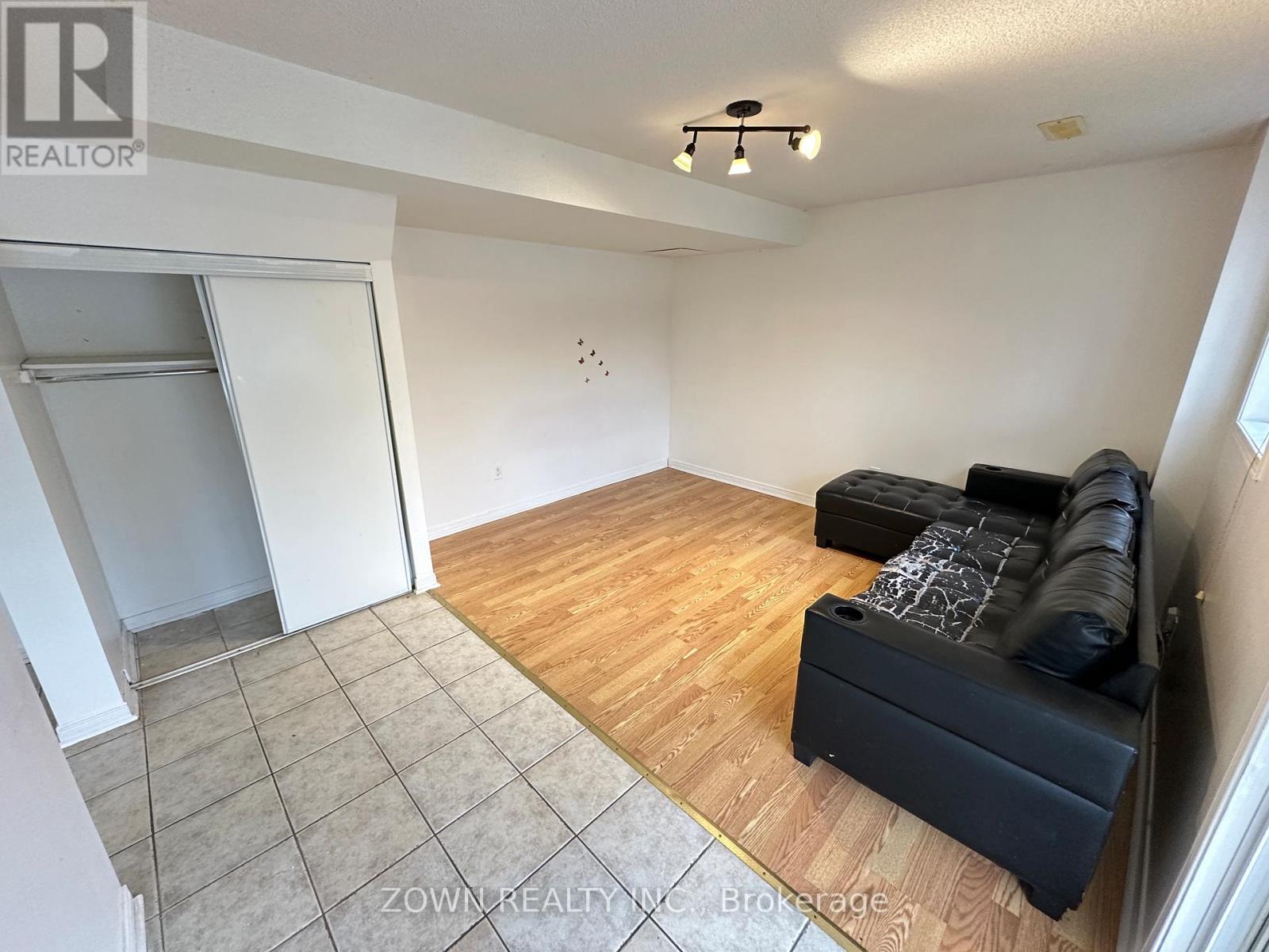 124 MEANDERING TRAIL, Toronto, Ontario