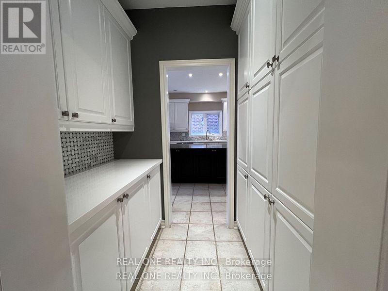 63 The Fairways, Markham, Ontario  L6C 2A4 - Photo 6 - N12665026