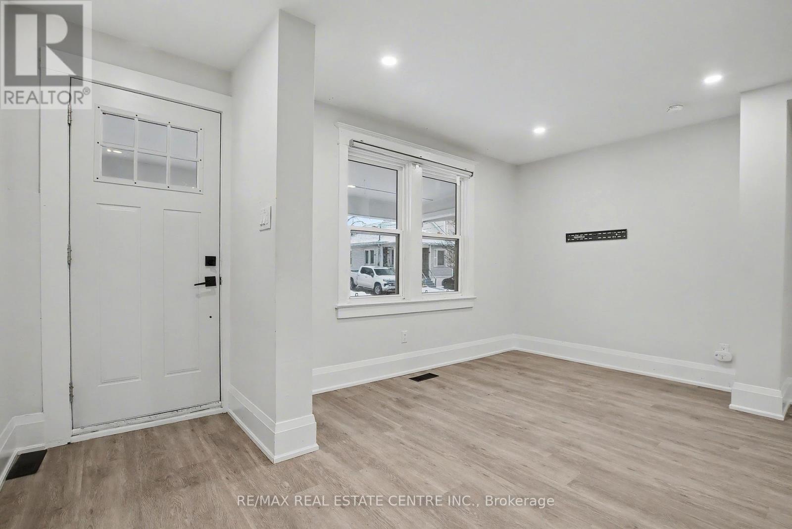 33 Dalkeith Avenue, Hamilton, Ontario  L8L 3J3 - Photo 3 - X12664998