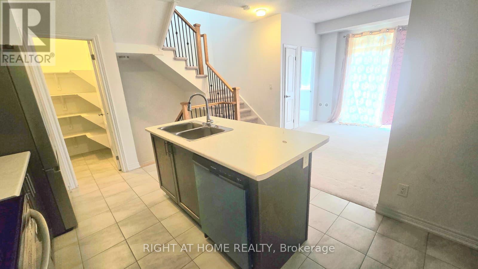 1992 Cameron Lott Crescent, Oshawa, Ontario  L1H 7K5 - Photo 9 - E12565344