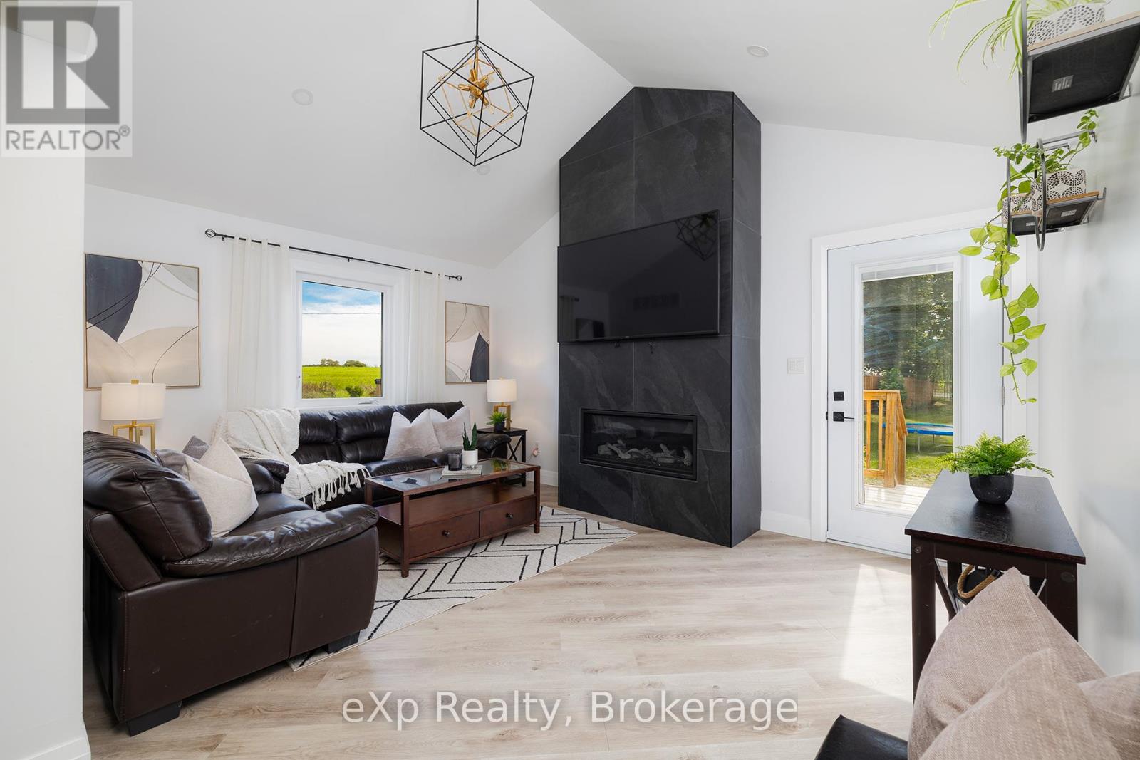 401250 Grey 4 Road, West Grey, Ontario  N4N 3B8 - Photo 8 - X12665042