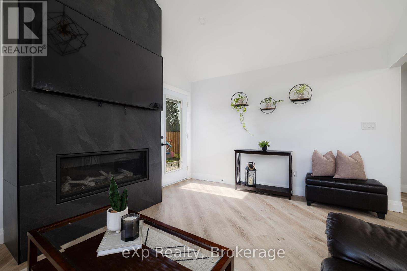 401250 Grey 4 Road, West Grey, Ontario  N4N 3B8 - Photo 9 - X12665042