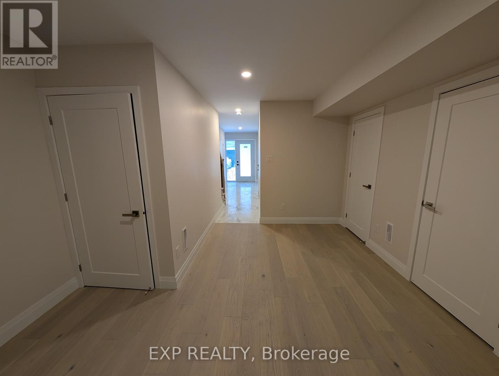 812 Star Private, Ottawa, Ontario  K2K 1W2 - Photo 3 - X12665048