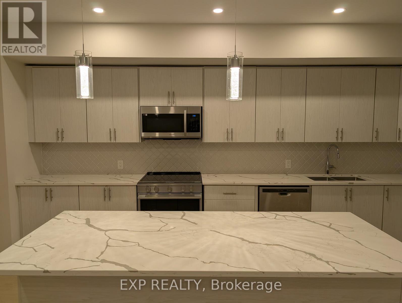 812 Star Private, Ottawa, Ontario  K2K 1W2 - Photo 5 - X12665048