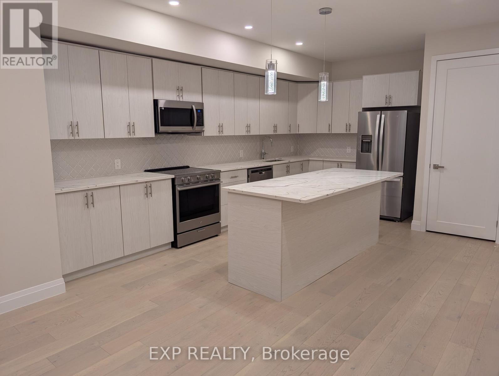 812 Star Private, Ottawa, Ontario  K2K 1W2 - Photo 7 - X12665048