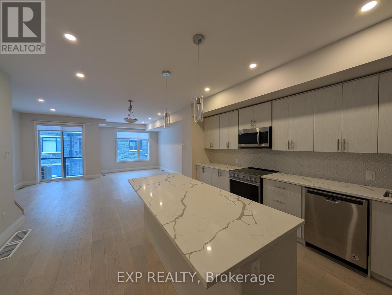 812 Star Private, Ottawa, Ontario  K2K 1W2 - Photo 9 - X12665048