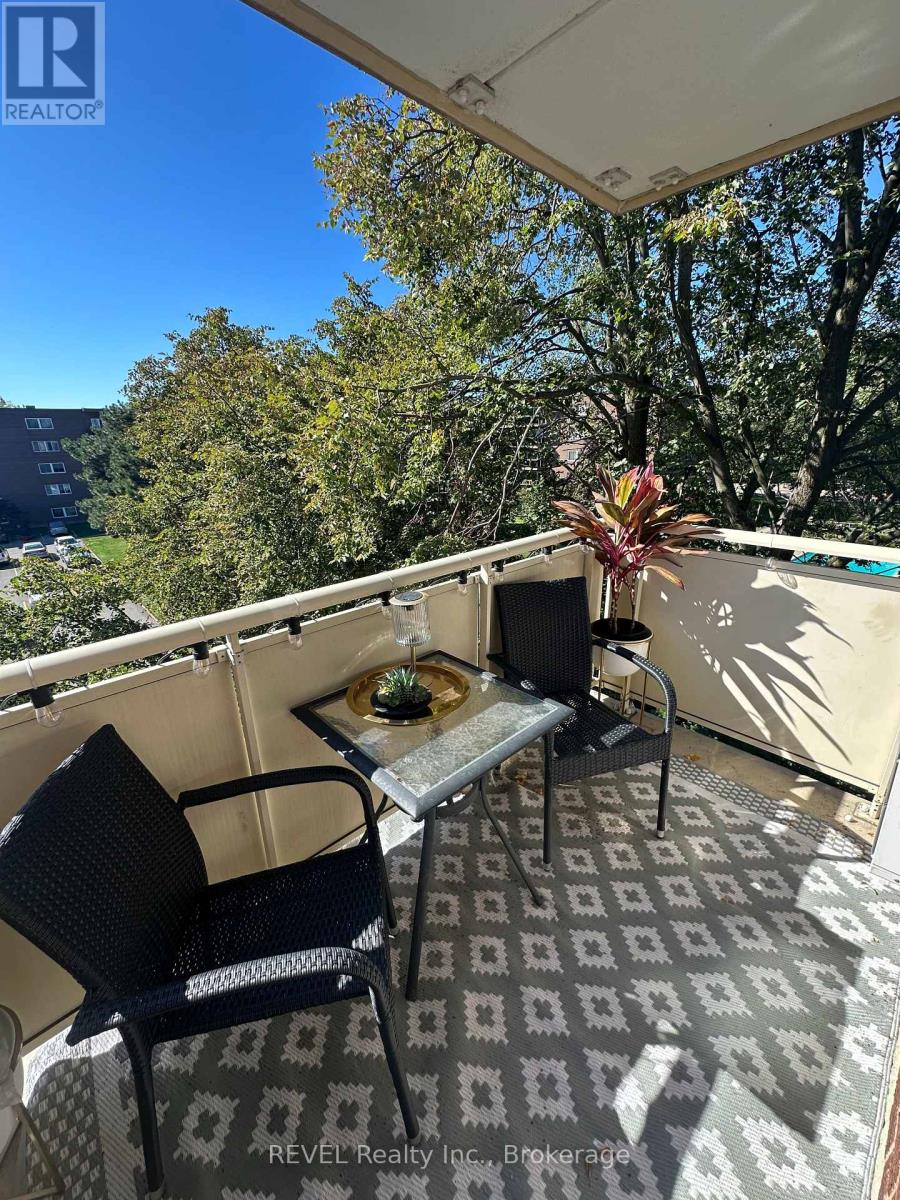 421 - 198 Scott Street, St. Catharines, Ontario  L2N 5T3 - Photo 12 - X12665050