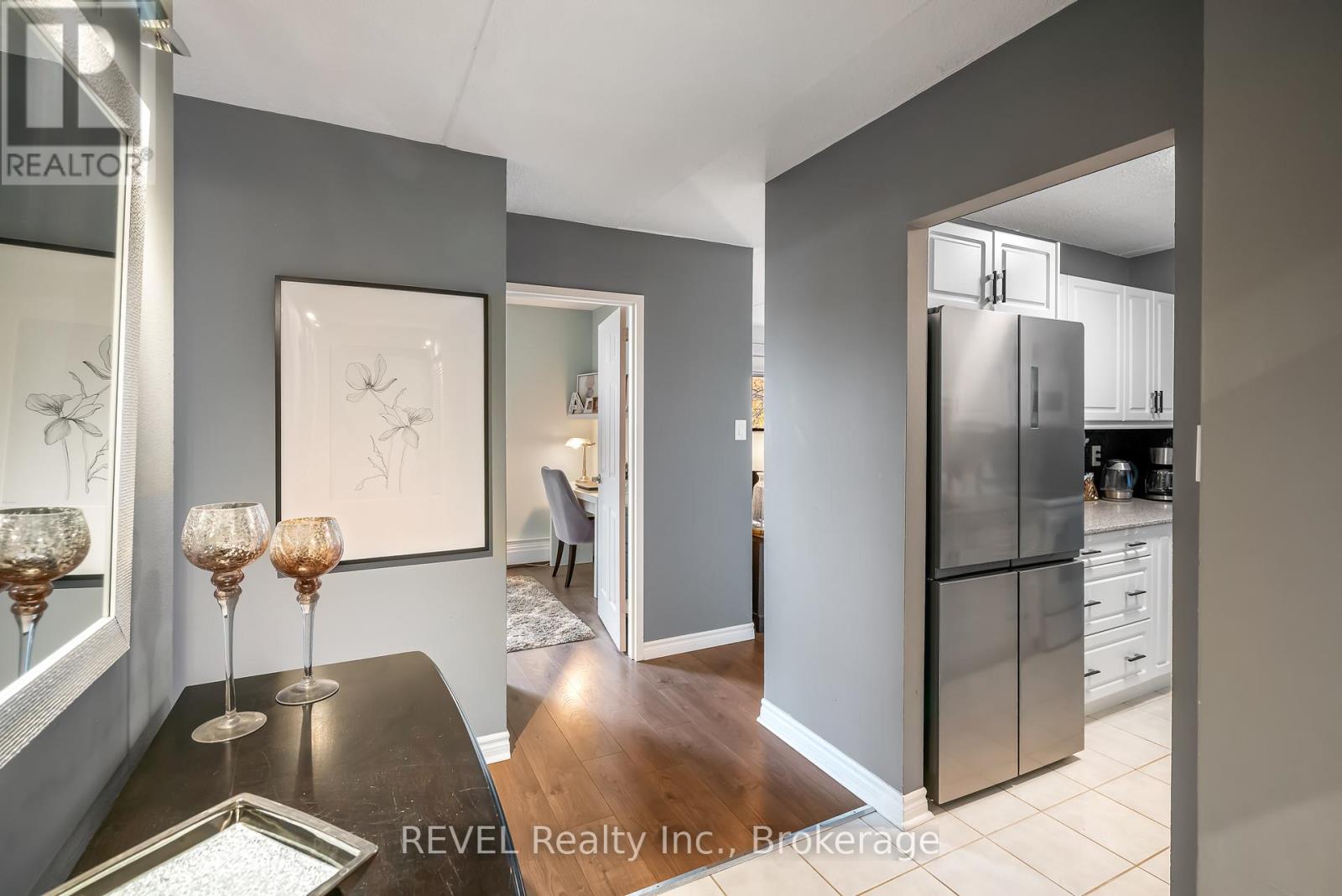 421 - 198 Scott Street, St. Catharines, Ontario  L2N 5T3 - Photo 4 - X12665050