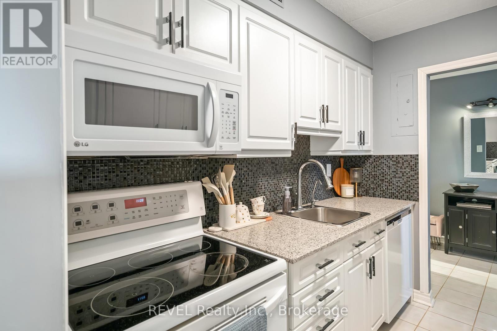 421 - 198 Scott Street, St. Catharines, Ontario  L2N 5T3 - Photo 7 - X12665050