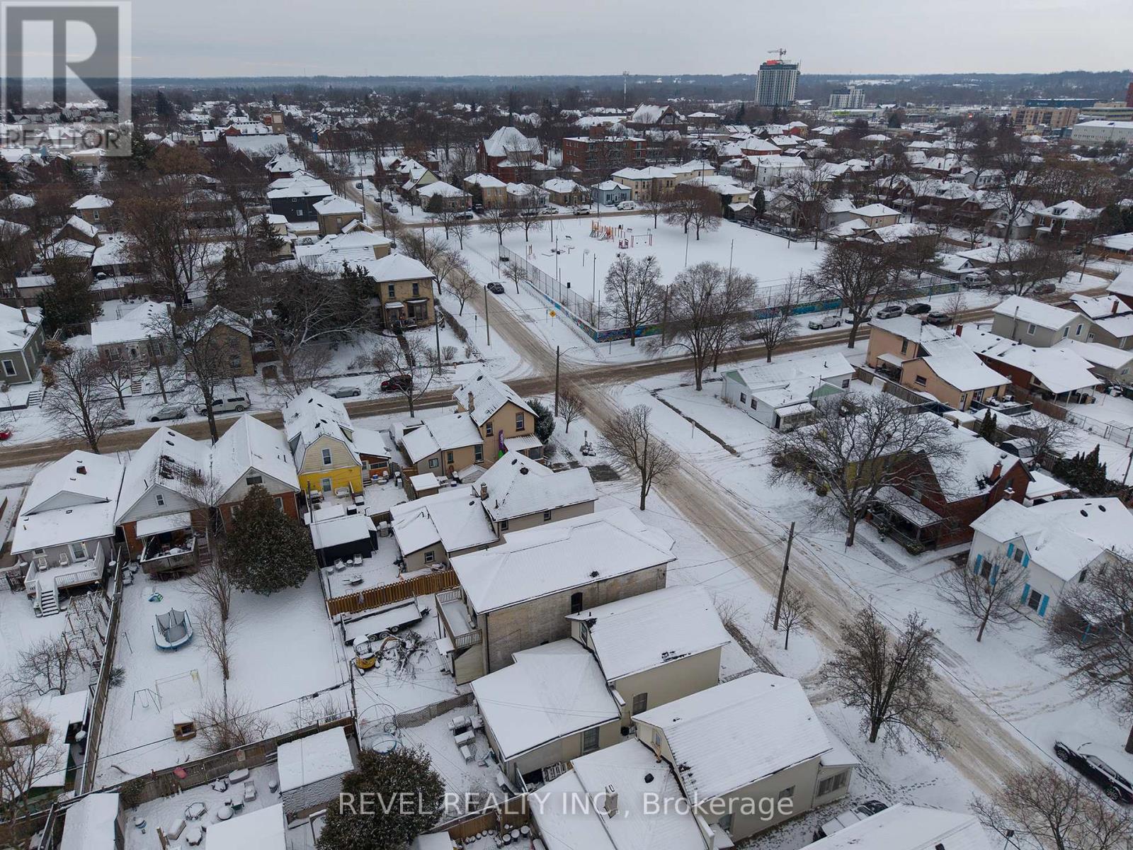 129 Peel Street, Brantford, Ontario  N3S 5M6 - Photo 14 - X12662262