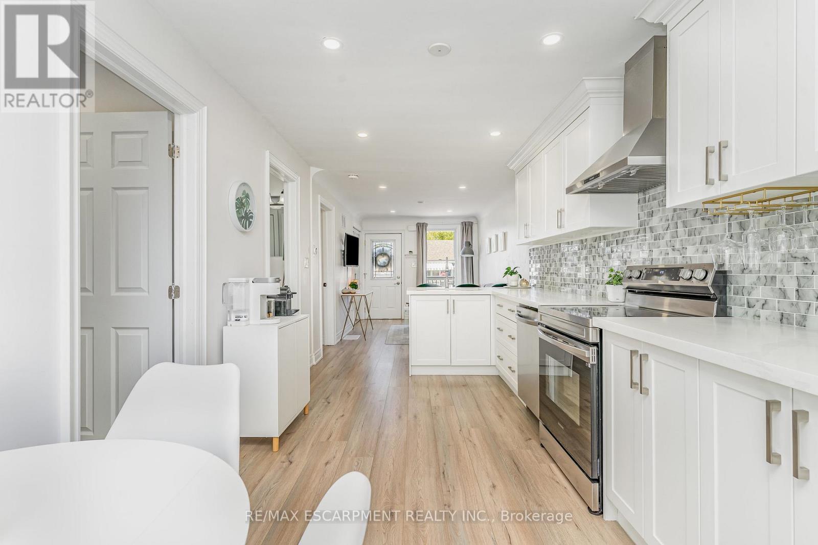 97 East 31st Street, Hamilton, Ontario  L8V 3N9 - Photo 10 - X12665054