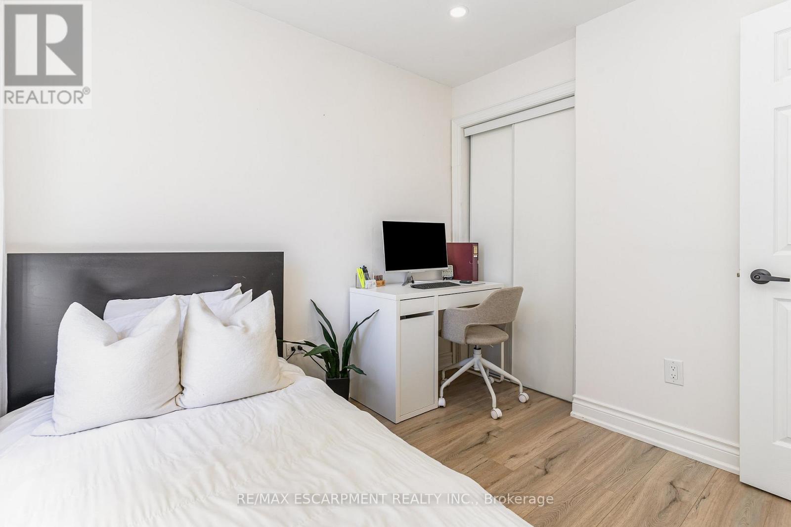 97 East 31st Street, Hamilton, Ontario  L8V 3N9 - Photo 16 - X12665054