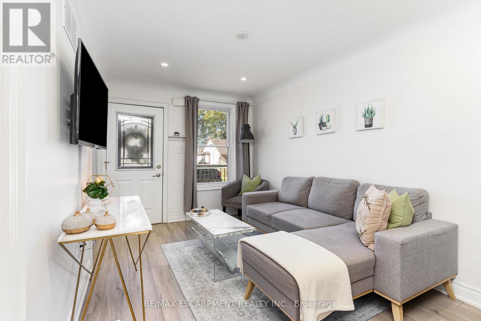 97 East 31st Street, Hamilton, Ontario  L8V 3N9 - Photo 5 - X12665054