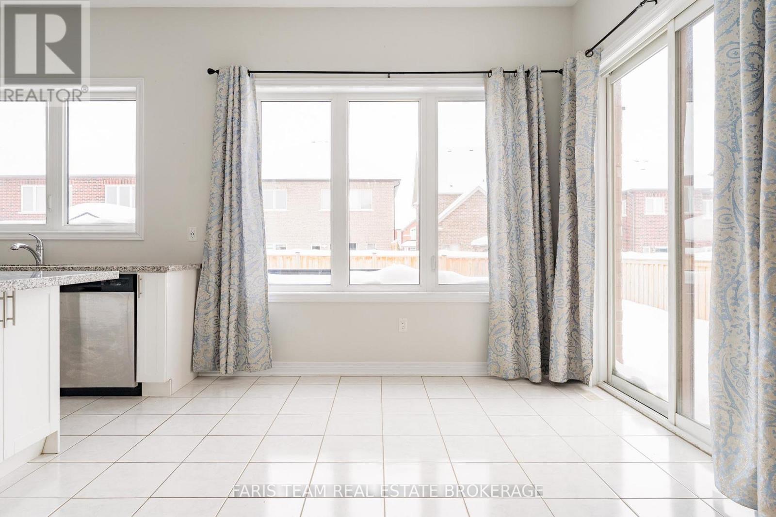 1547 Mcroberts Crescent, Innisfil, Ontario  L9S 0J9 - Photo 18 - N12655684